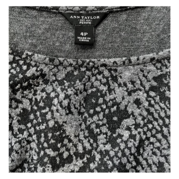 Ann Taylor Black Gray Knit Ruched Side Sheath Dress - Size Petite 4 - Picture 3 of 4